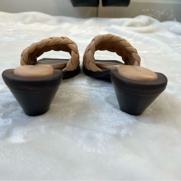 Jeffrey Campbell Costelo woven glove leather mule. Size 6. Excellent condition. - Picture 5 of 6